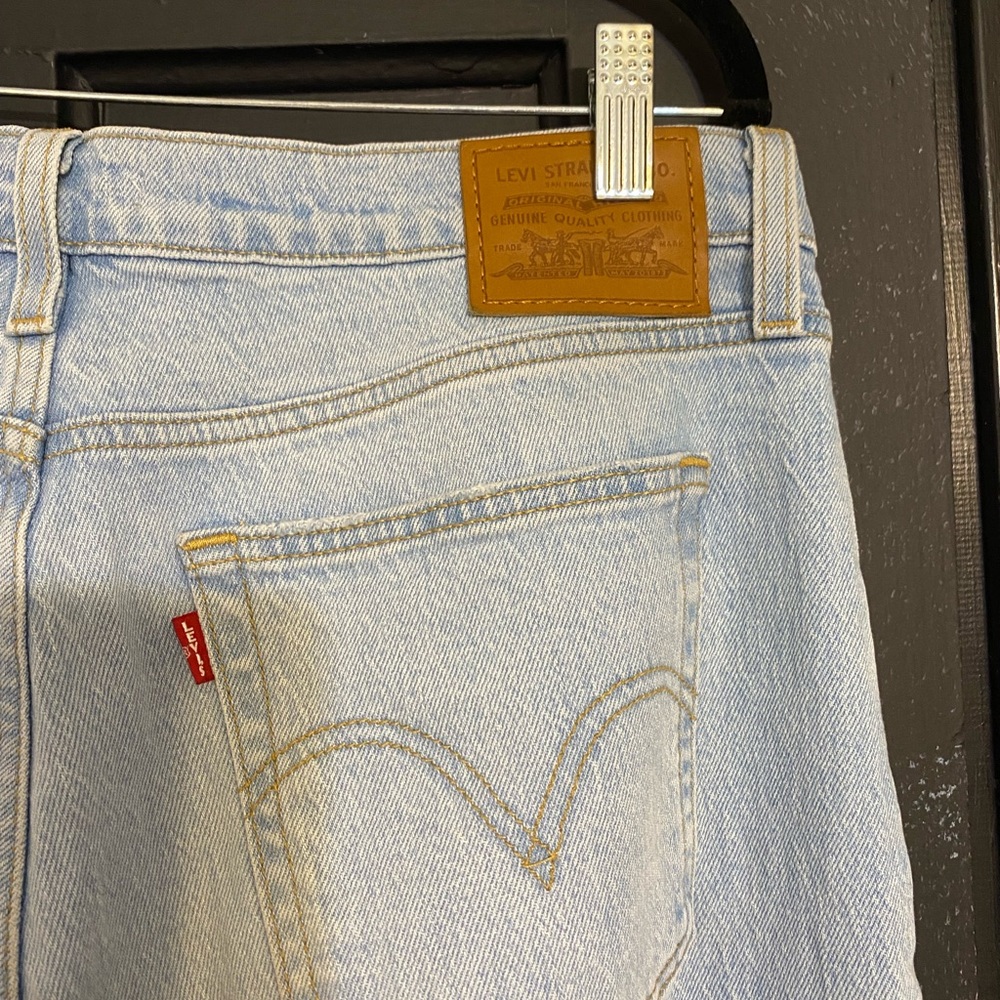 women’s premium levi’s mom jeans light wash 31